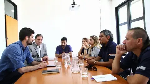 Integrantes del gabinete municipal de Mayra Mendoza recibieron a trabajadores de Kimberly Clark (2)