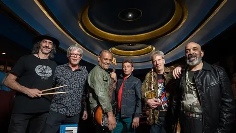Foto- Abuelos de la Nada Grupal2
