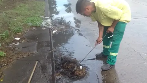 3- Tareas preventivas - Limpieza de Sumideros Accesos - calles EE.UU  Brasil Barrios Chacabuco - Centro