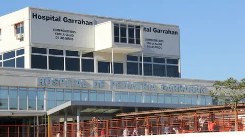 Frente lateral del Hospital
