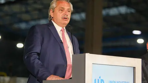 Telam, Ciudad de Buenos Aires, 03 de diciembre de 2020: El presidente Alberto Fern&aacute;ndez asegur&oacute; que en los &uacute;ltimos tres meses "la industria toda se est&aacute; moviendo" y convoc&oacute; a que sea "un momento fundacional para hacer otro pa&iacute;s" que no permita m&aacute;s el debate si Argentina es un pa&iacute;s agropecuario o industrial porque "Argentina es un pa&iacute;s agropecuario e industrial".
Foto: Presidencia de la Naci&oacute;n/amb/Telam