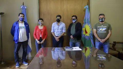 MAYRA MENDOZA Y CARLOS BIANCO JUNTO A LOS VETERANOS DE MALVINAS (3)