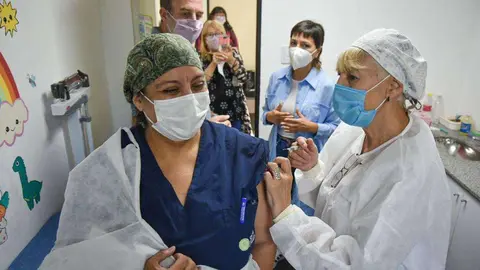 MAYRA SUPERVIS&Oacute; EL LANZAMIENTO DE LA CAMPA&Ntilde;A DE VACUNACI&Oacute;N ANTIGRIPAL EN QUILMES (2)