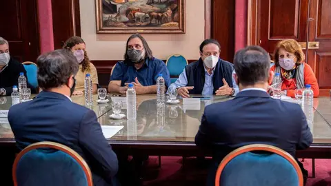 13 de julio de 2021. El Gobernador de la provincia de Buenos Aires, Axel Kicillof, encabez&oacute; un reuni&oacute;n con distintos gremios acompa&ntilde;ado por parte de su gabinete.
Foto: Mariano Sanda