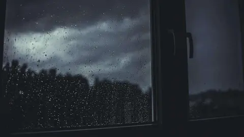 dark-1850684_1920