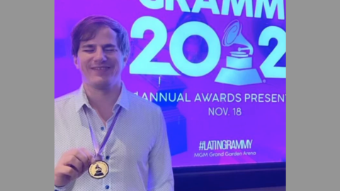 Nahuel Pennisi, de Florencio Varela, en los Latin Grammy. Instagram Nahuel Pennisi.