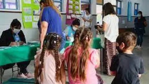 Vacunaci&oacute;n en escuelas de Florencio Varela.