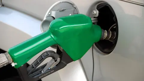 pumping-gas-g0fb14c951_1920