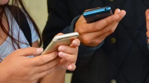 mobile-phones-gf18fc670f_1280