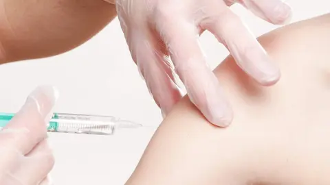 vaccination-2722937_1280