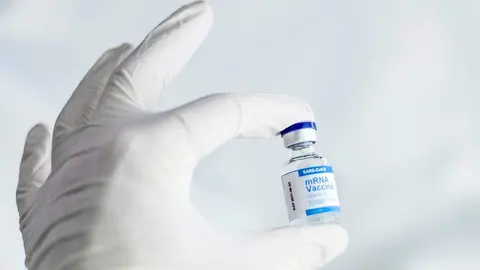 vaccine-6165772_1280