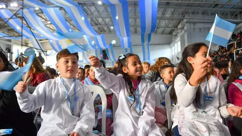 ceremonia_lealtad_bandera_varela_niños_baneras