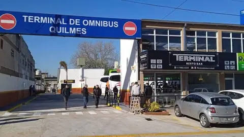 Terminal de Ómnibus Quilmes foto del frente