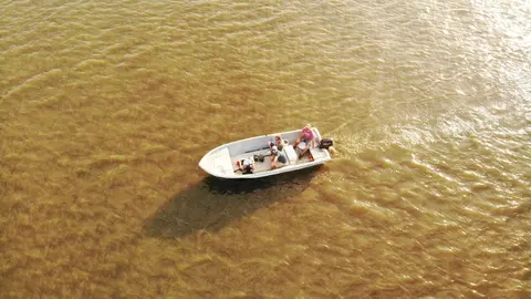 laguna chis chis en lezama lancha