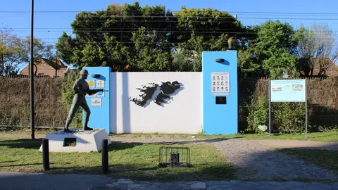 Monumento_a_los_Ca&iacute;dos_en_Malvinas_(02)