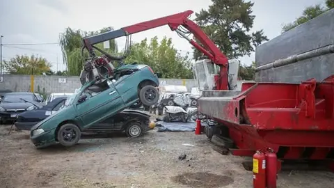 MAYRA SUPERVISÓ UN OPERATIVO DE COMPACTACIÓN DE VEHÍCULOS (3)