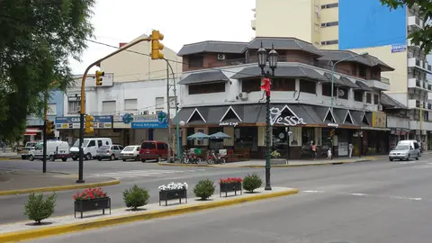 Centro_comercial_de_Adrogu&eacute;- Javier Amato