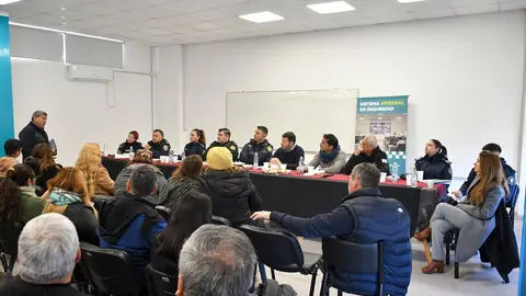 reunion policia vecinos en varela