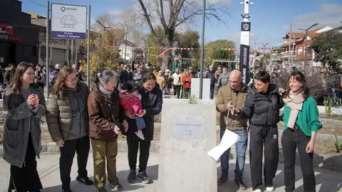 MAYRA Y CECI SOLER INAUGURARON LA PUESTA EN VALOR INTEGRAL DE LA PLAZOLETA HÉCTOR CÁMPORA EN QUILMES OESTE  (4)