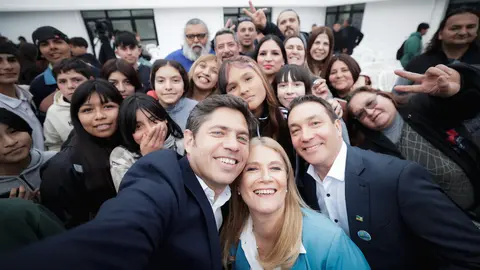axel kicillof con watson en escuela 15 de la capilla