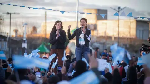 mayra mendoza cierre de campaña quilmes con cecilia soler