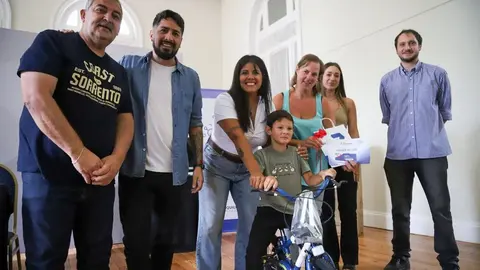 EL MUNICIPIO DE QUILMES ENTREGÓ CERTIFICADOS DE HABILITACIÓN Y DISTINCIONES A COMERCIANTES Y VECINOS 1