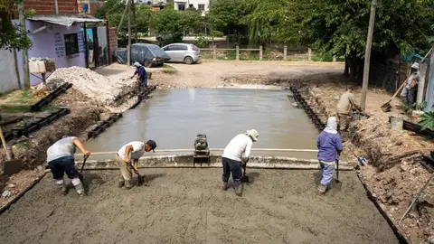 AVANZAN LAS OBRAS DE PAVIMENTO EN EL BARRIO LA PRIMAVERA Y KOLYNOS DE QUILMES OESTE 3