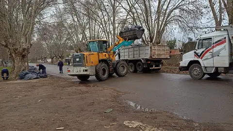 limpieza de basura en varela por el clima