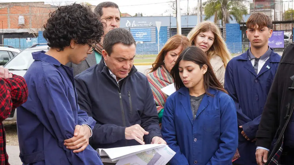 escuela tecnica 4 de varela estudiantes con intendente