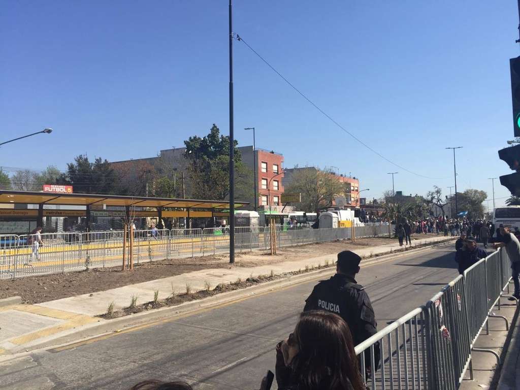 metrobus macri f varela cuatro medios