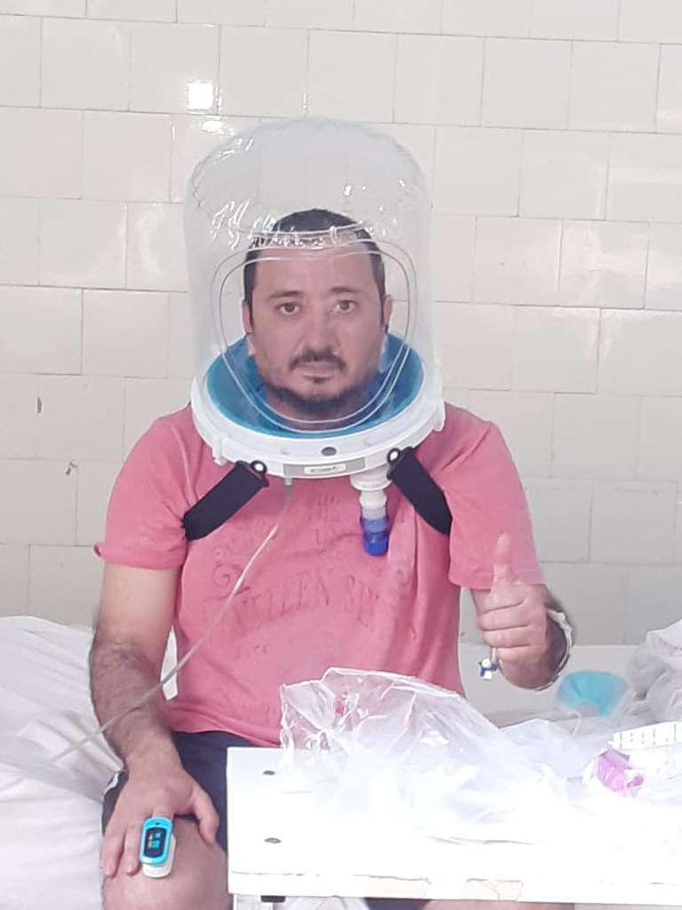 Telam, Santiago del Estero, 01 de pctobre de 2020:
Un casco de oxígeno, un método no invasivo de ventilación para pacientes moderados y críticos de coronavirus, fue utilizado hoy por primera vez en la provincia de Santiago del Estero, 