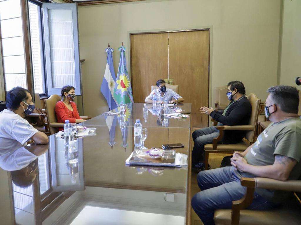 MAYRA MENDOZA Y CARLOS BIANCO JUNTO A LOS VETERANOS DE MALVINAS (1)