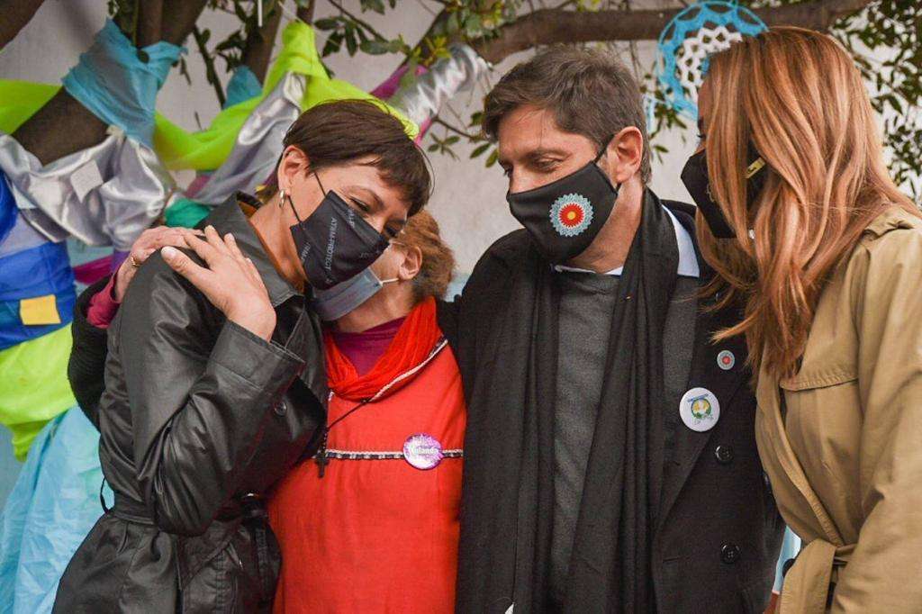 Mayra y Kicillof en recorrida 1