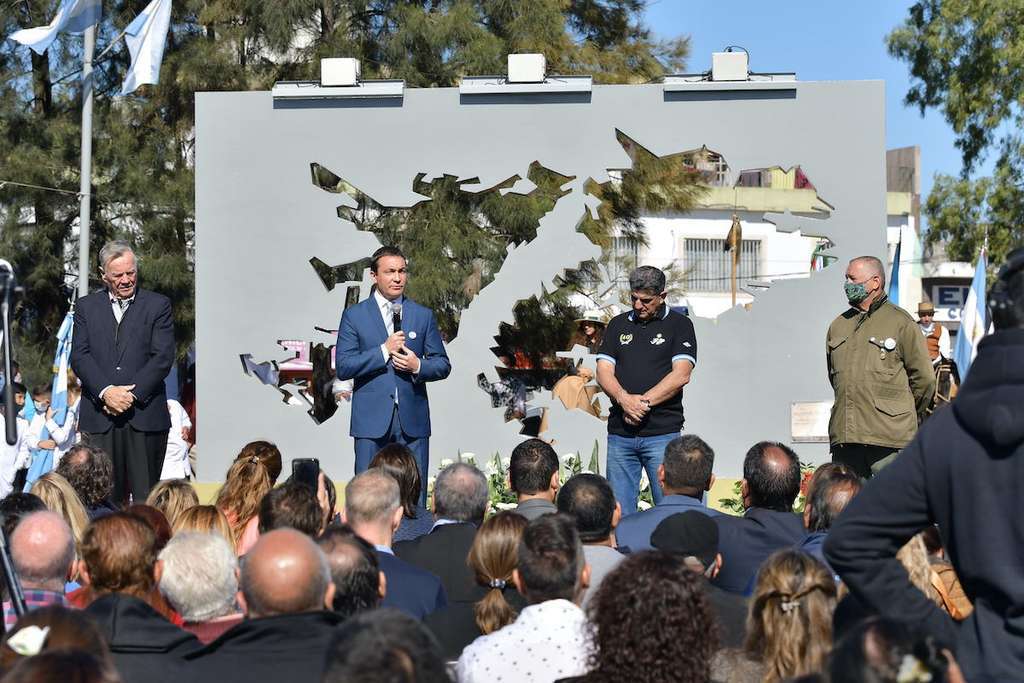 Malvinas Argentinas 40 años homenaje en Florencio Varela a los caídos y veteranos de la guerra. 