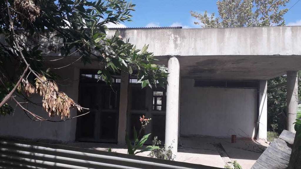 ABANDONO JARDIN MARIA EUGENIA VIDAL