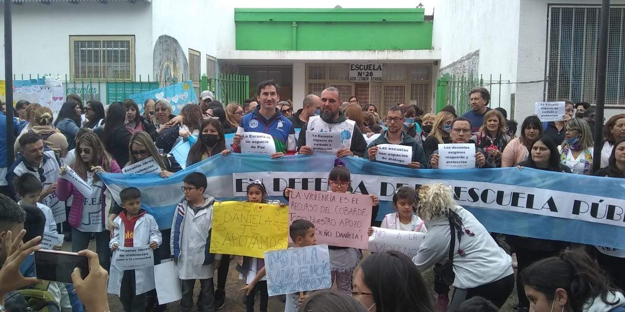 paro_docente_varela_abrazo_solidario