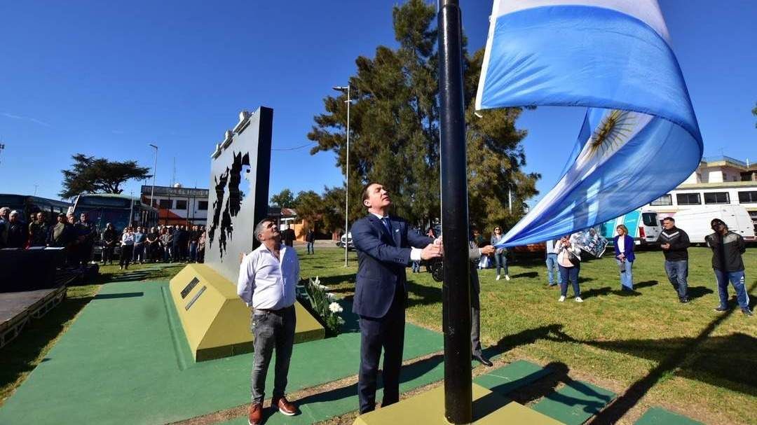 malvinas_varela_bandera_intendente