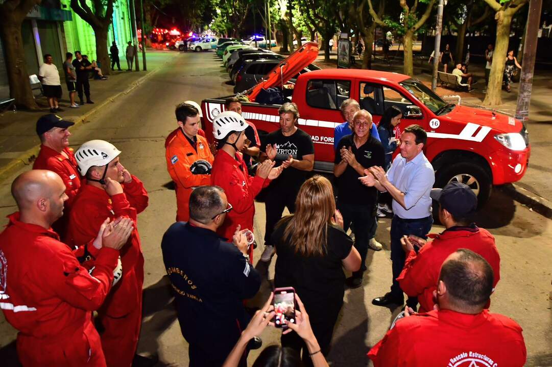 bomberos de varela parten a villa gesell