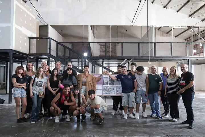 mayra mendoza visita Escuela de Educación Secundaria (EES) Nº 16 %22Fortaleza de Los Kilmes%22