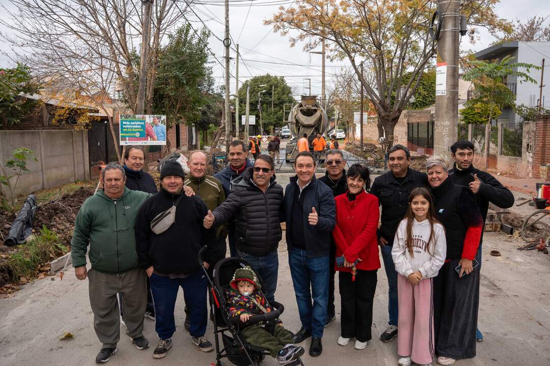 watson con vecinos de villa vatteone asfaltos